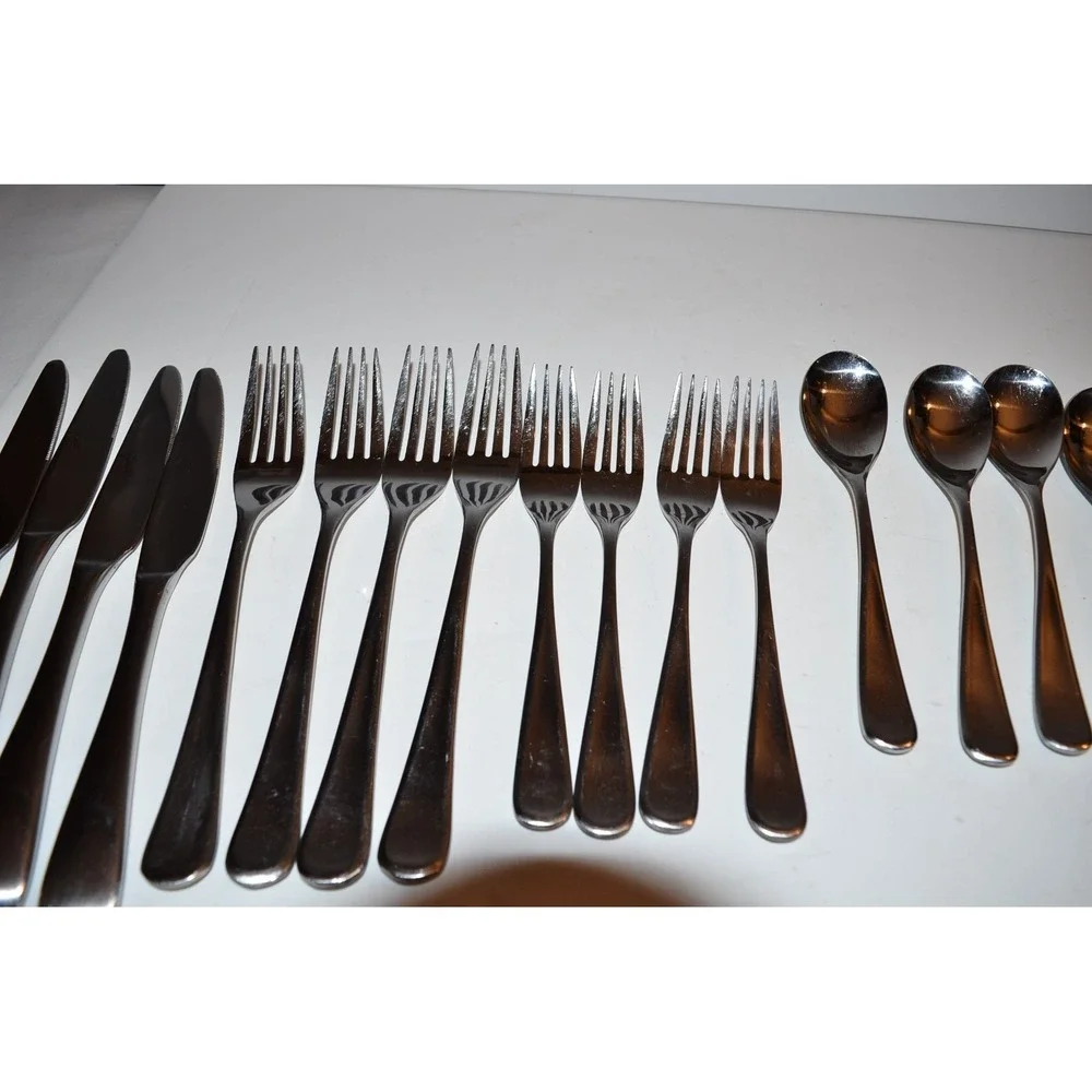 20pc Set Hampton Silversmiths Signature Stephanie 393 Stainless Flatware